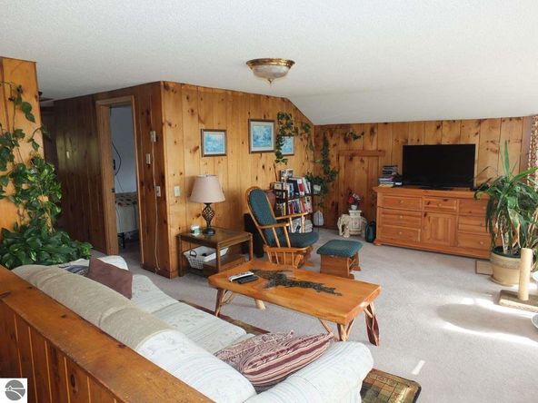 16086 Us Hwy 2, Cooks, MI 49817